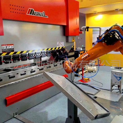 加拿大麦斯铁数控钣金折弯机器人工作站钣金折弯设备